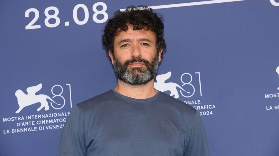 Il regista Rodrigo Sorogoyen al photocall del film Los años nuevos di Paula Fabra, Rodrigo Sorogoyen e Sara Cano a Venezia 81 il 3 settembre 2024