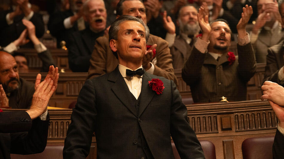 Gaetano Bruno in M. Il figlio del secolo di Joe Wright