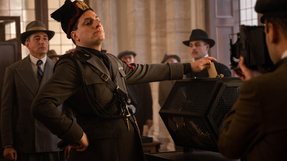 Luca Marinelli in M. Il figlio del secolo di Joe Wright