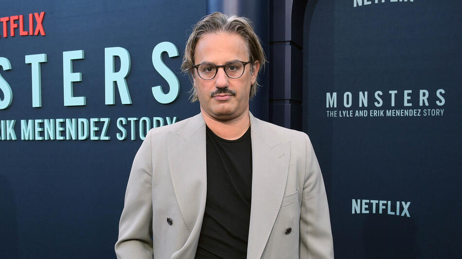 Gil Ozeri partecipa alla premiere di Monsters: The Lyle and Erik Menendez Story di Netflix all'Egyptian Theatre Hollywood il 16 settembre 2024 a Los Angeles, California