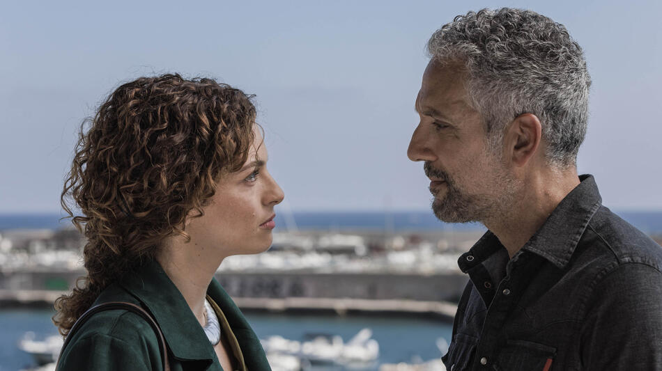 Roberta Rigano (Giulia Orlando) e Giuseppe Fiorello (Fabrizio Corsaro) nella seconda puntata de I Fratelli Corsaro
