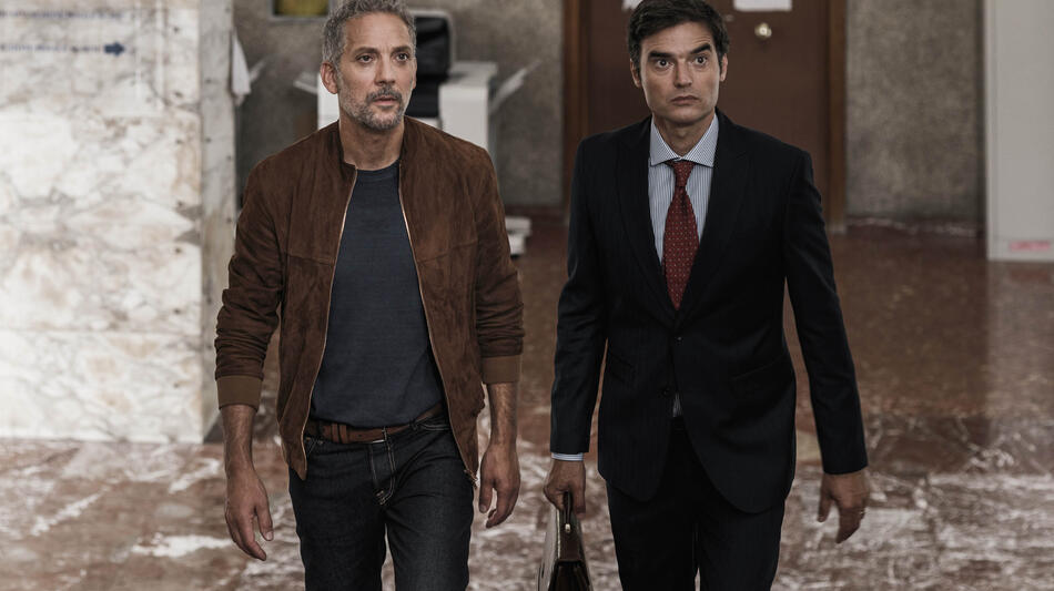 Giuseppe Fiorello (Fabrizio Corsaro) e Paolo Briguglia (Roberto Corsaro) in I Fratelli Corsaro