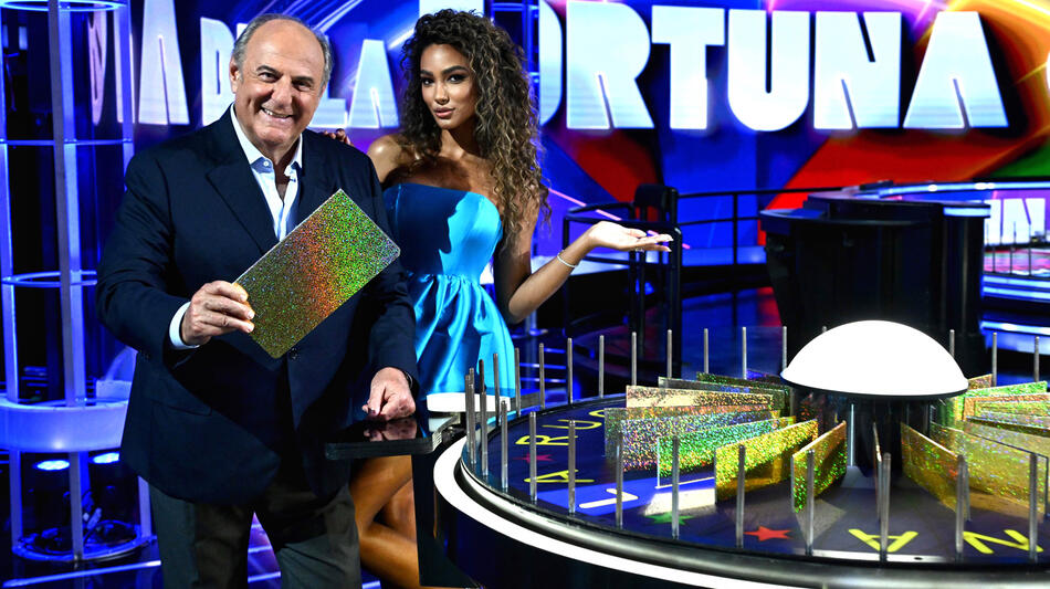 Gerry Scotti e Samira Lui - La ruota della fortuna 2024