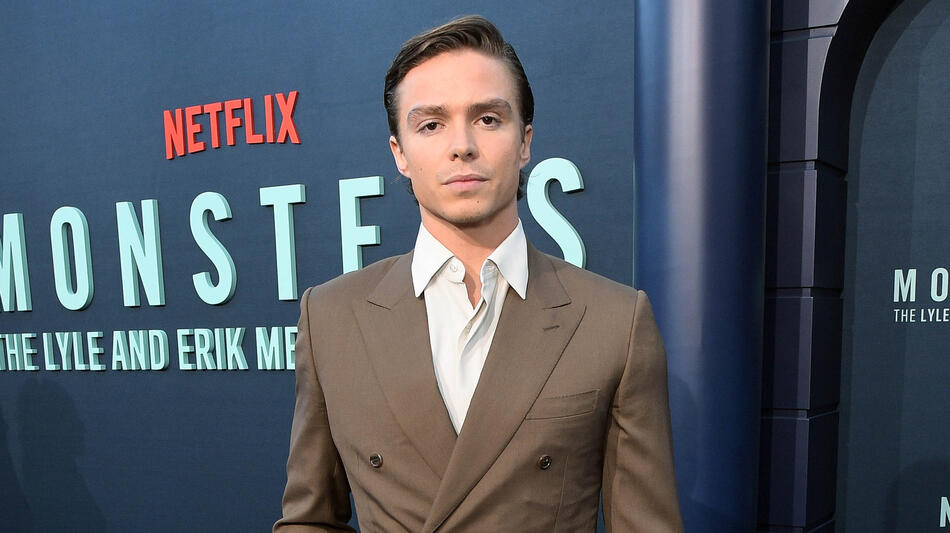 Nicholas Alexander Chavez partecipa alla premiere di Monsters: The Lyle and Erik Menendez Story di Netflix all'Egyptian Theatre Hollywood il 16 settembre 2024 a Los Angeles, California