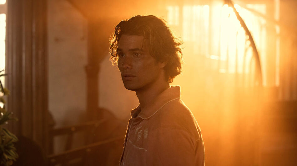 Chase Stokes come John B in Outer Banks 3x03