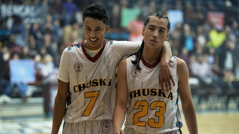 (S-D) Kauchani Bratt come Jimmy e Kusem Goodwind come Nataanii in Rez Ball in Rez Ball