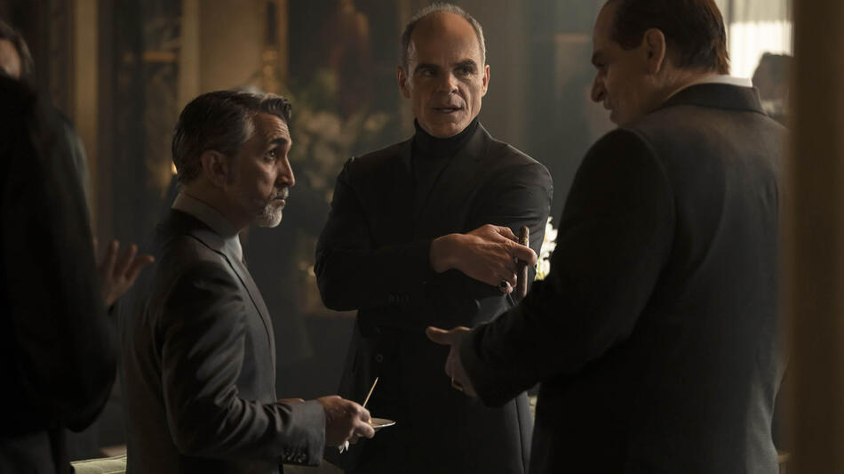 James Madio, Michael Kelly, Colin Farrell in The Penguin 1x02