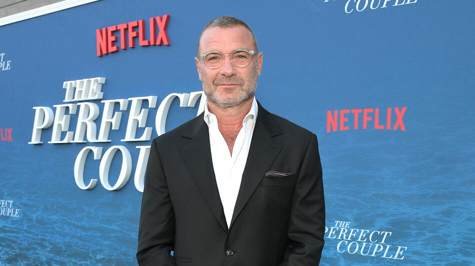 Liev Schreiber partecipa alla première di The Perfect Couple all'Egyptian Theatre Hollywood il 4 settembre 2024 a Los Angeles, California