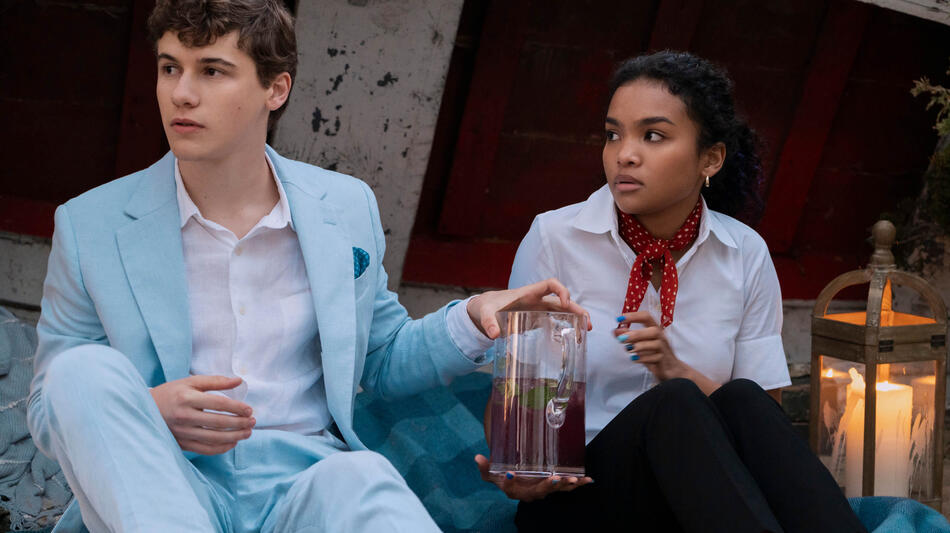 (S-D) Sam Nivola come Will Winbury, Mia Isaac come Chloe in The Perfect Couple 1x02