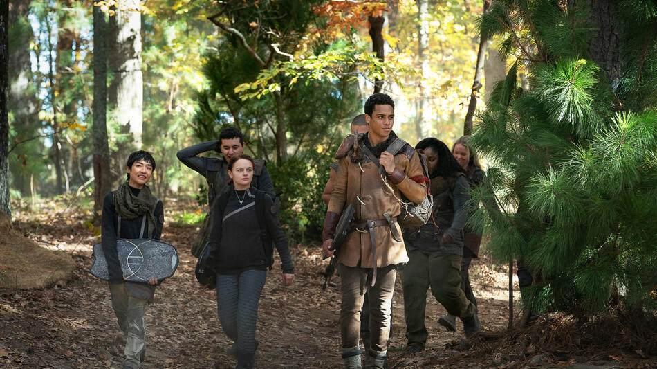 (S-D) Brianne Tju come Shay, Joseph Echavarria come Rydeand, Joey King come Tally, Keith Powers come David e Zamani Wilder come Astrix in Uglies di McG