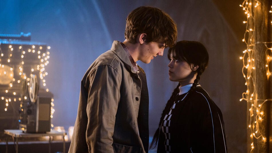 (S-D) Hunter Doohan come Tyler Galpin, Jenna Ortega come Wednesday Addams in Mercoledì 1x07