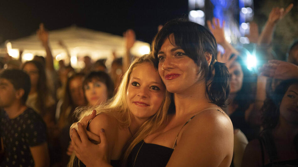 Federica Pala e Giulia Perulli in Avetrana - Qui non è Hollywood 1x01