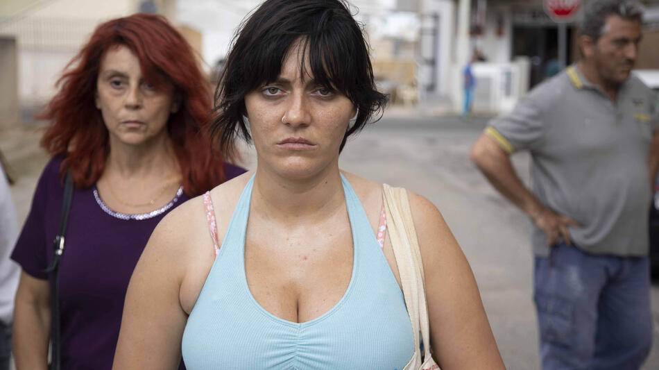 Imma Villa, Giulia Perulli e Mimmo Mancini in Avetrana - Qui non è Hollywood 1x02