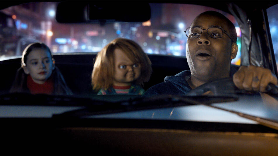 Carina Battrick come Caroline Cross, Chucky, Kenan Thompson come Cab Driver in Chucky 3x02