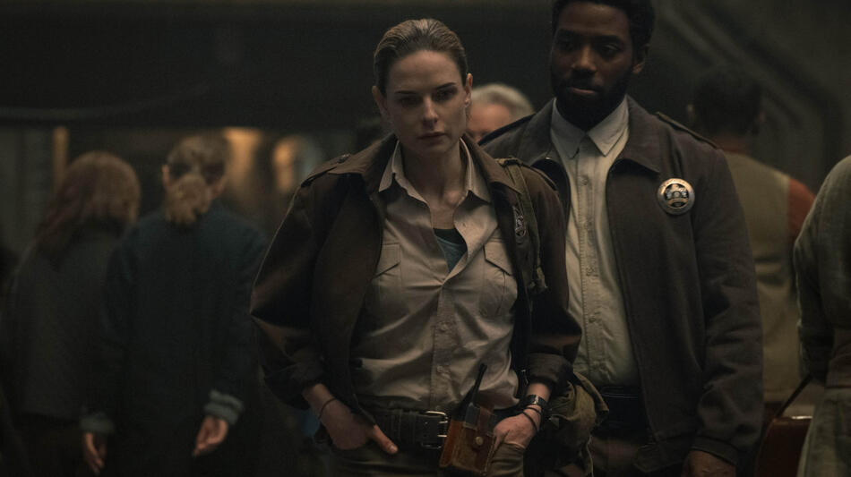 Rebecca Ferguson e Chinaza Uche in Silo 1x06