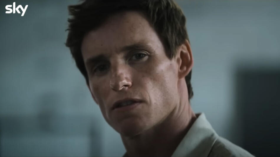 Eddie Redmayne in The Day of the Jackal, scena da trailer