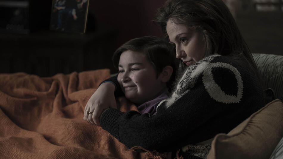 Ryder Allen, Emily Meade in The Penguin 1x07