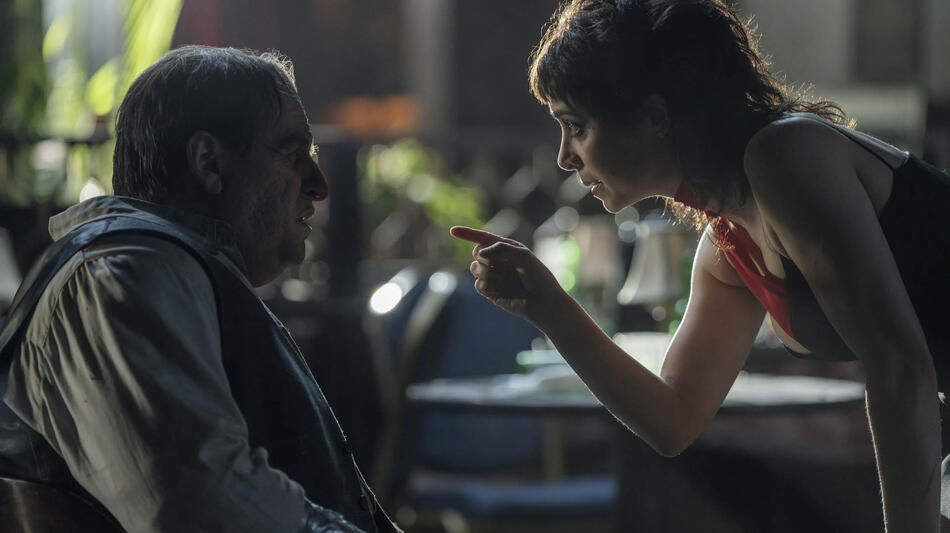 Colin Farrell, Cristin Milioti in The Penguin 1x08