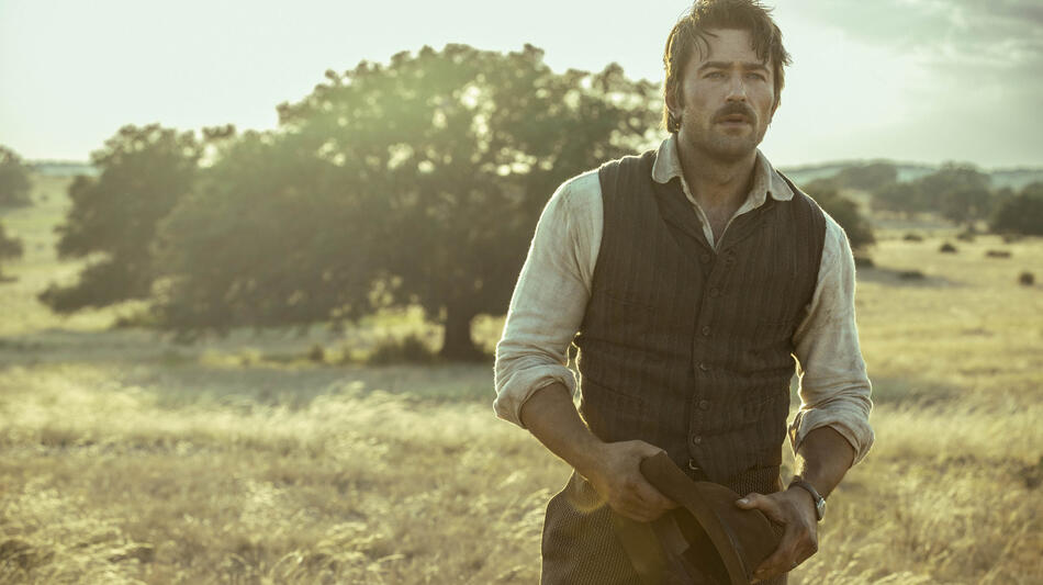 Brandon Sklenar come Spencer in 1923 2x04