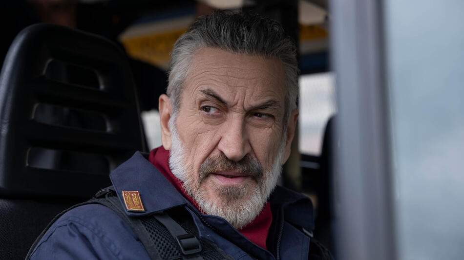 Marco Giallini come 'Mazinga' Ivano Valenti in ACAB 1x04 - Immagine dal set