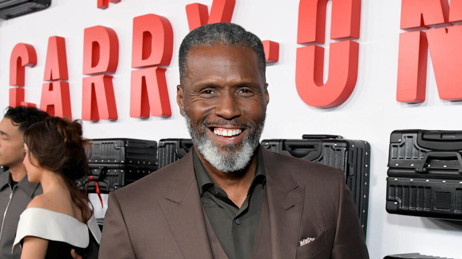 Curtiss Cook alla première di Los Angeles di Carry-On di Netflix all'Egyptian Theatre Hollywood il 5 dicembre 2024 a Los Angeles, California 