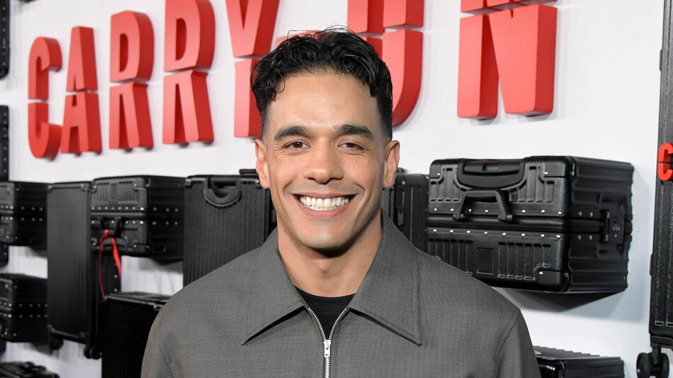 Gil Perez-Abraham alla première di Los Angeles di Carry-On di Netflix all'Egyptian Theatre Hollywood il 5 dicembre 2024 a Los Angeles, California 