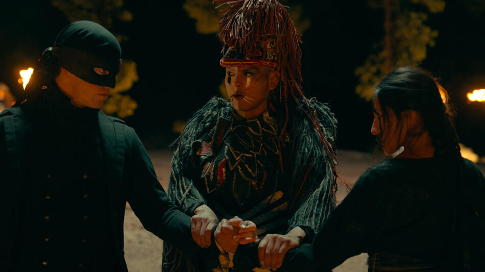 Miguel Bernardeau (Diego De La Vega); Cuahutli (Cuervo Nocturno); Dalia Xiuhcoatl (Nah-Lin) in Amore e Vendetta - Zorro 1x08