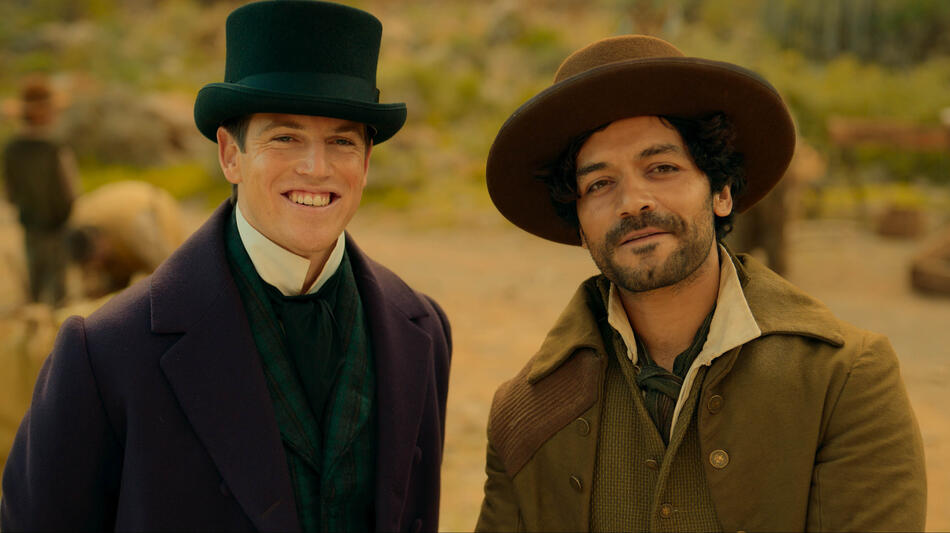 Miguel Bernardeau (Diego De La Vega) e Christian Vazquez (Ramirez) in Amore e Vendetta - Zorro 1x03