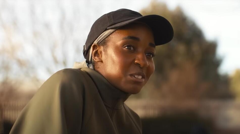 Ayo Edebiri in Opus di Mark Anthony Green, scena da trailer