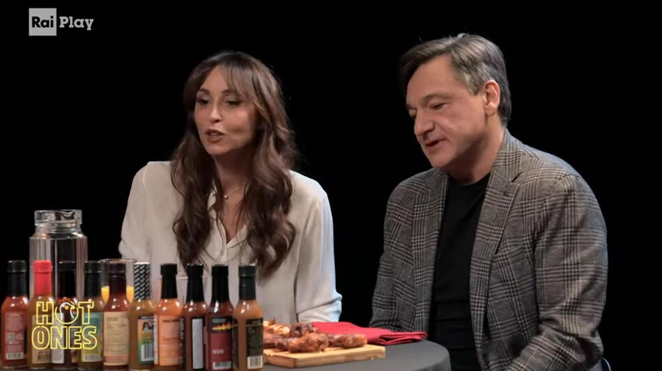 Fabio Caressa e Benedetta Parodi a Hot Ones Italia