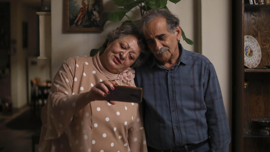 Lily Farhadpour e Esmail Mehrabi in Il mio giardino persiano di Maryam Moghadam e Behtash Sanaeeha