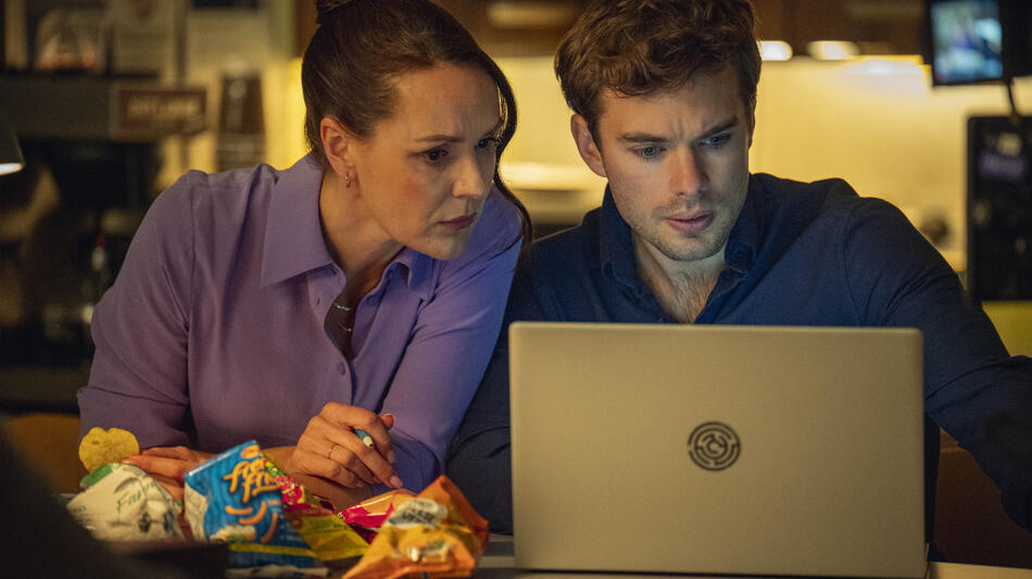 (S-D) Catherine Ayers come Nia, Charlie Hamblett come Charlie Parker in Missing You 1x02