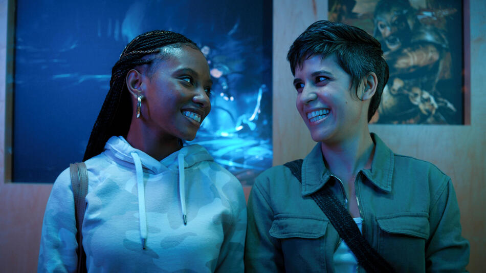 Imani Hakim e Ashly Burch in Mythic Quest 2x02