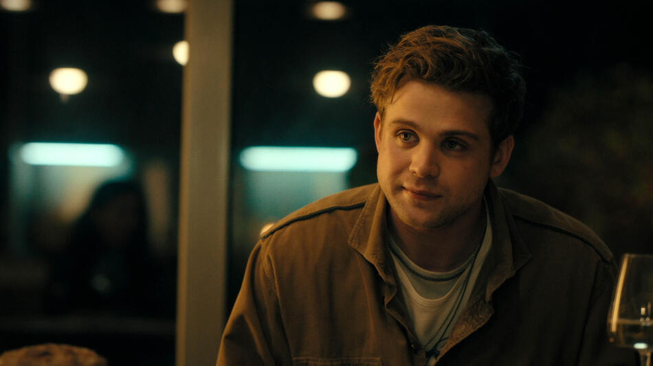 Leo Woodall in Prime Target 1x01