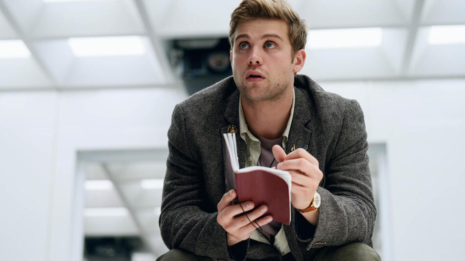 Leo Woodall in Prime Target 1x07