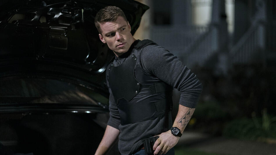 Gabriel Basso come Peter Sutherland in The Night Agent 1x04