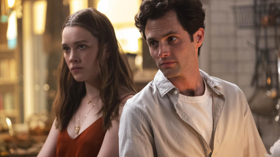 Victoria Pedretti come Love Quinn e Penn Badgley come Joe Goldberg in You 2x04