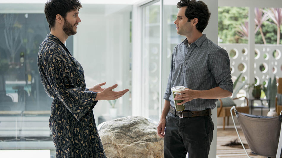 James Scully come Forty Quinn e Penn Badgley come Joe Goldberg in You 2x09