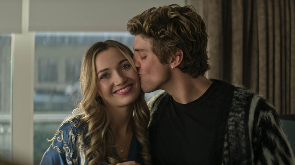 (S-D) Tilly Keeper come Lady Phoebe, Lukas Gage come Adam in You 4x02