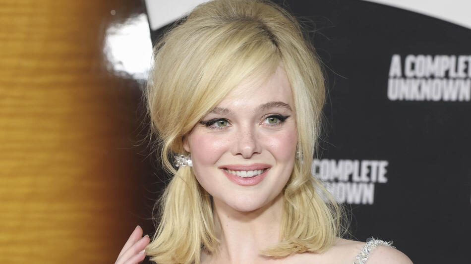 Elle Fanning alla première mondiale di A Complete Unknown di Searchlight Pictures il 10 dicembre 2024 a Los Angeles