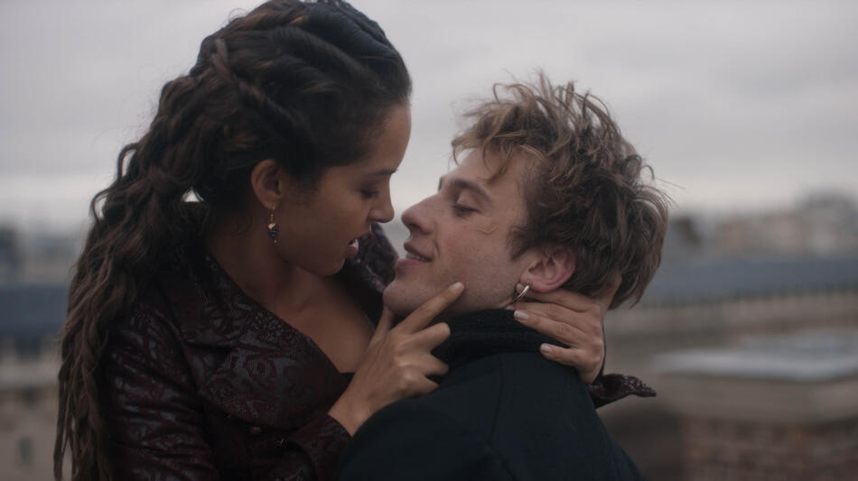 Lyna Khoudri e Benjamin Voisin in Carême 1x01