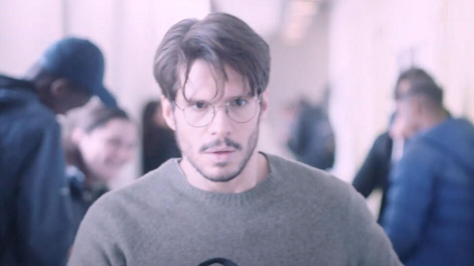 François Civil in Silenzio!, scena da clip Spegnete i cellulari