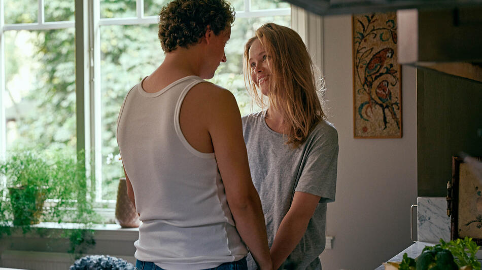 (S-D) Charlie Gustafsson come Samuel e Matilda Källström come Hanna in Love Forever