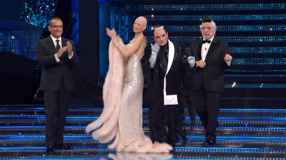 Carlo Conti, Bianca Balti, Cristiano Malgioglio e Nino Frassica conducono la Seconda Serata di Sanremo 2025.