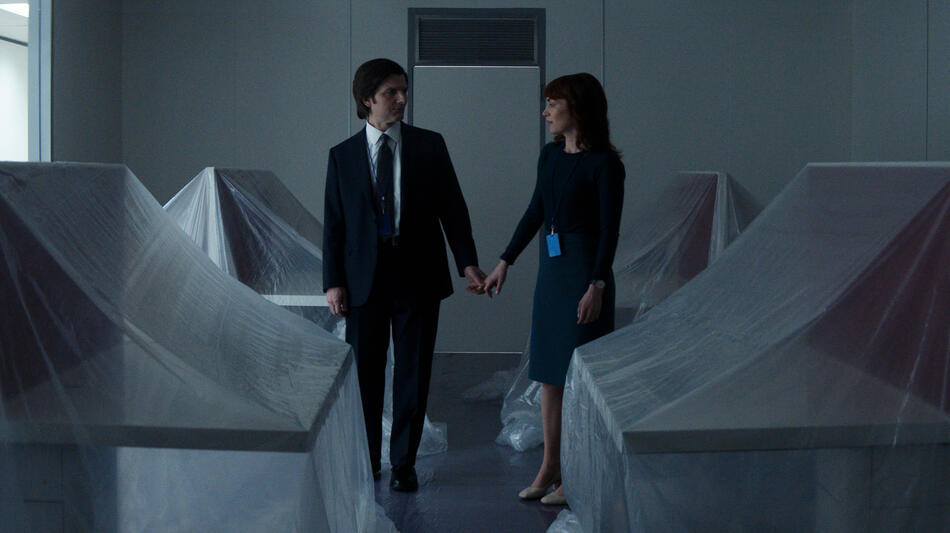 Adam Scott e Britt Lower in Scissione 2x06