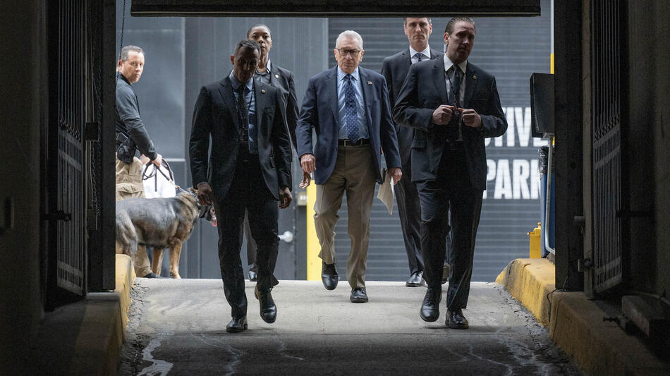 Robert De Niro come George Mullen in Zero Day 1x03