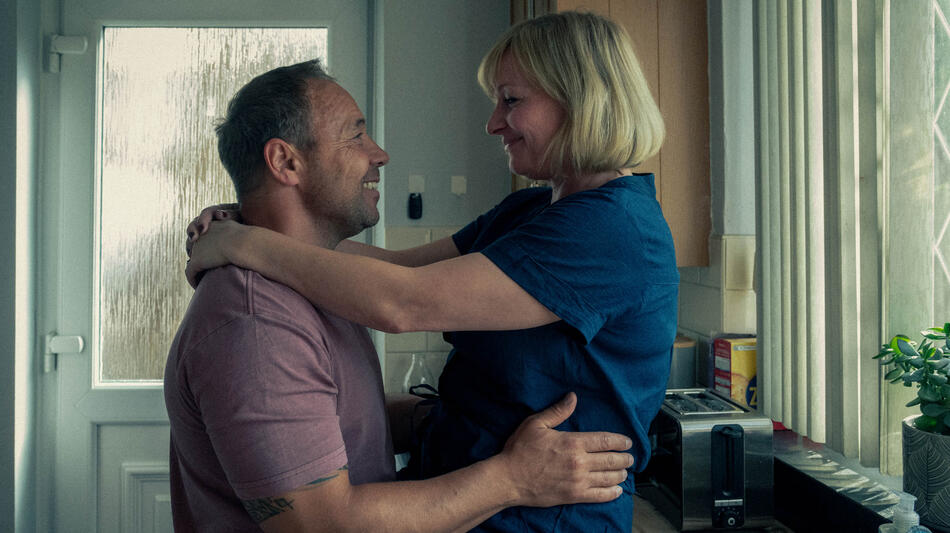 (S-D) Stephen Graham come Eddie Miller, Christine Tremarco come Manda Miller, in Adolescence 1x04