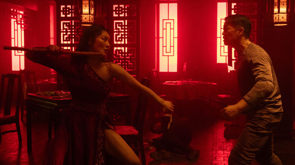 Yaxi Liu (sx) in La città proibita di Gabriele Mainetti