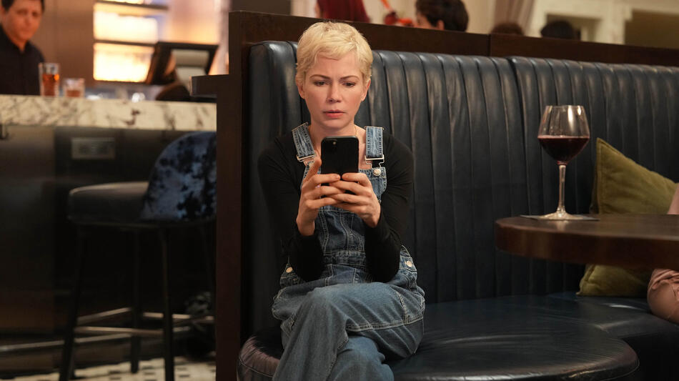 Michelle Williams come Molly in Dying For Sex 1x02