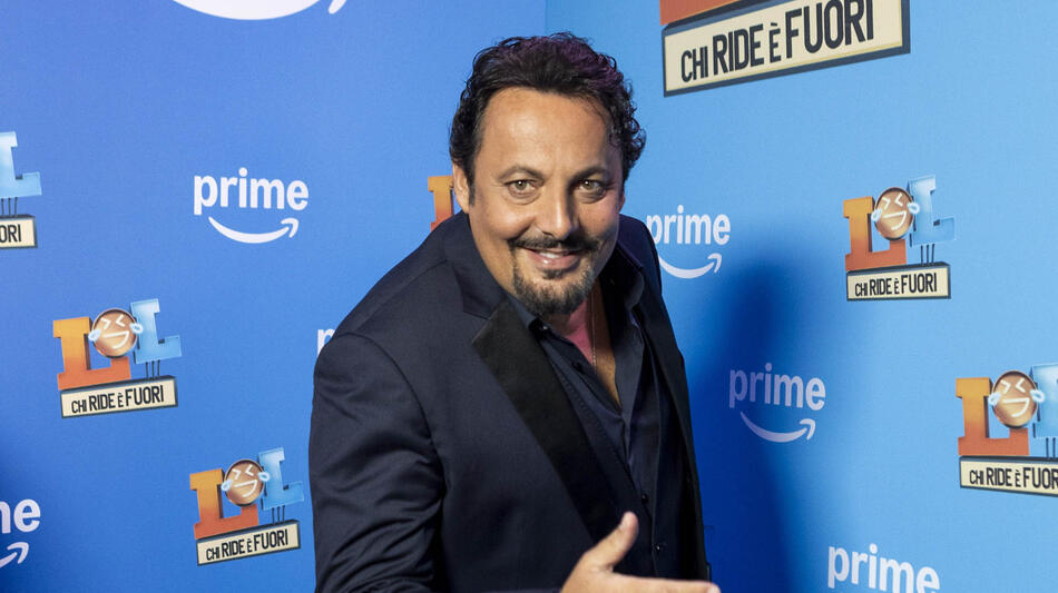 Enrico Brignano al photocall di LOL: chi ride è fuori - Stagione 5